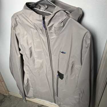 Patagonia ultralight packable jacket