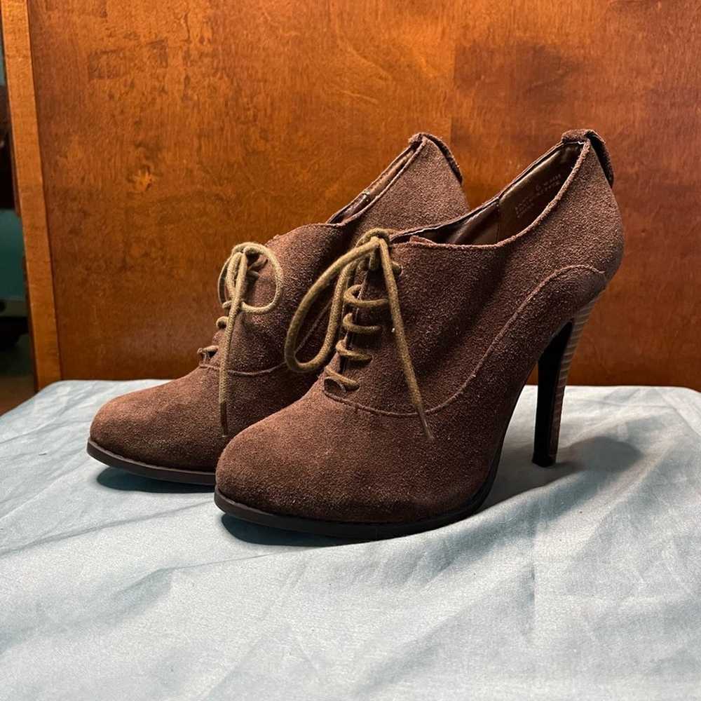 NWOT Chinese Laundry 6 brown booties - image 2