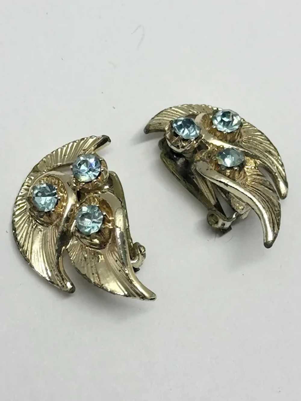 Vintage blue rhinestone clip on earrings - image 4