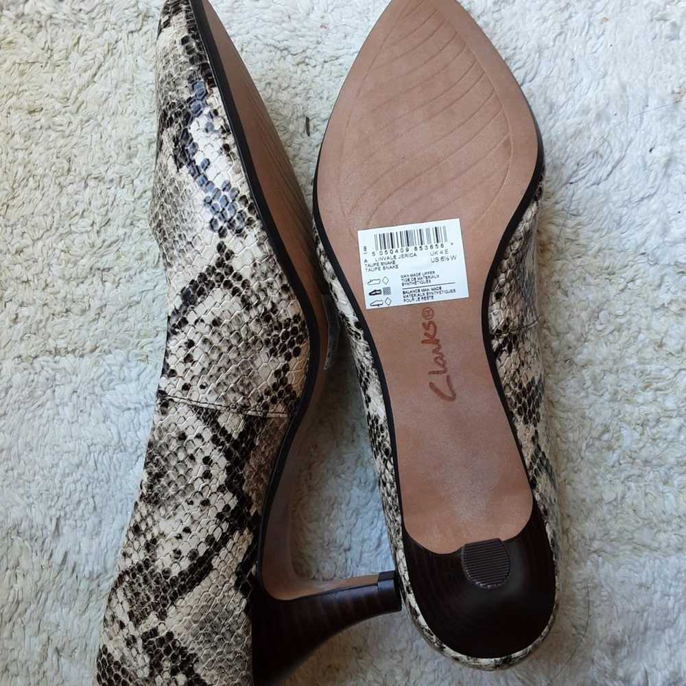 Clarks women shoes, Taupe Snake 6.5W - image 3