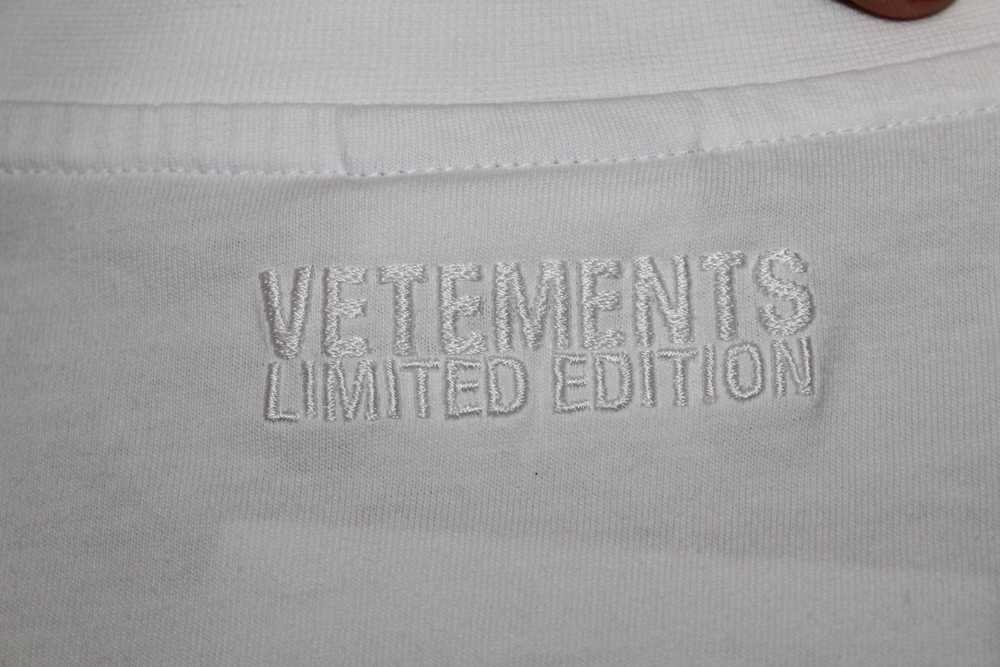 Vetements sticker tee limited edition - image 4