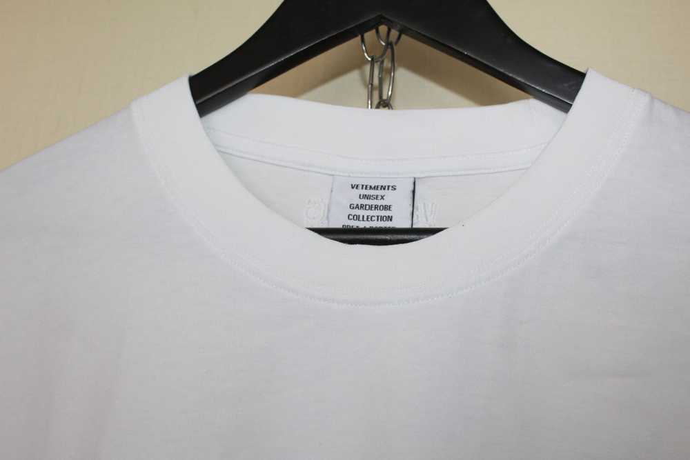 Vetements sticker tee limited edition - image 5