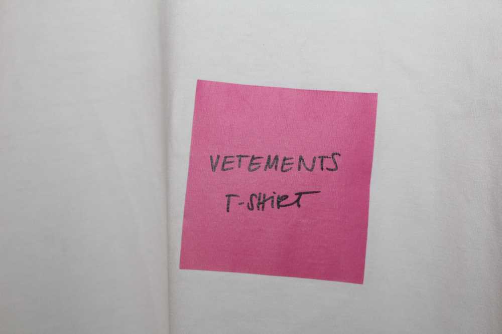 Vetements sticker tee limited edition - image 6