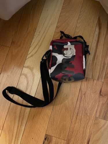 Supreme outlets shoulder bag red camo