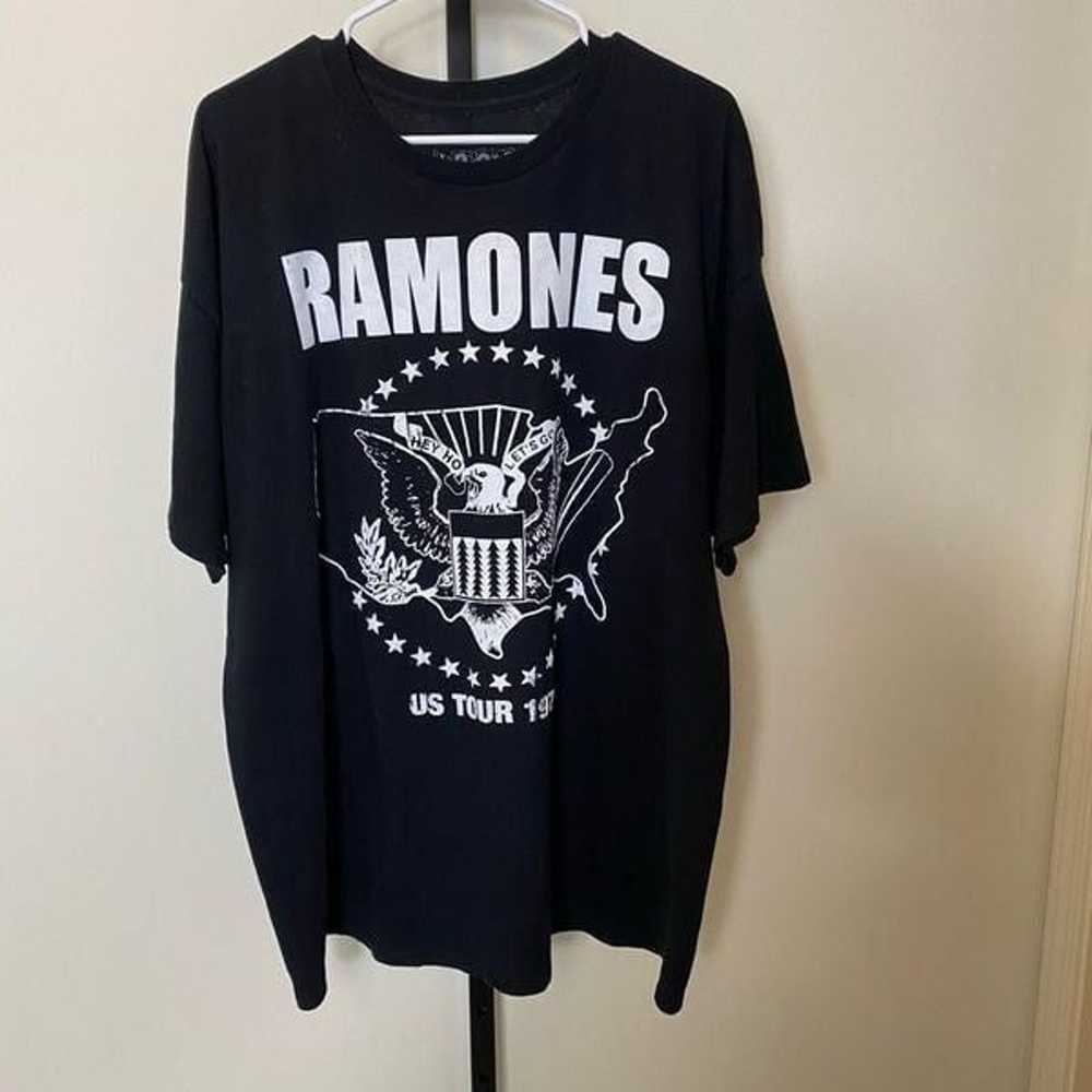 Ramones 1234 Men's Modern Graphic Short Sleeve T-… - image 1