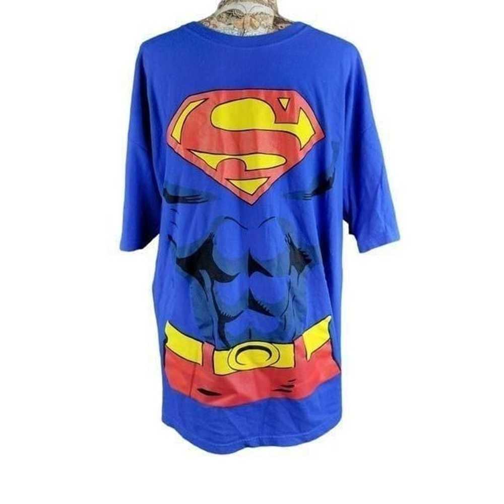 Superman DC Comics T Shirt With Detachable Cape - image 2