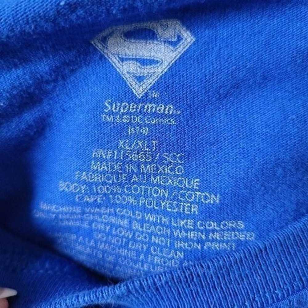Superman DC Comics T Shirt With Detachable Cape - image 6