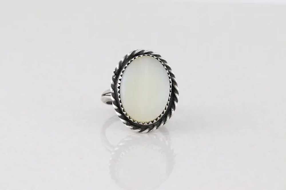 Sterling Silver White Shell Ring size 6 1/4 - image 5