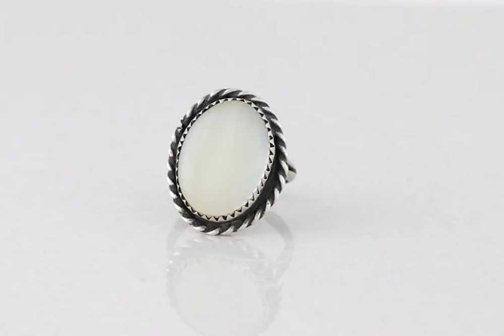 Sterling Silver White Shell Ring size 6 1/4 - image 6
