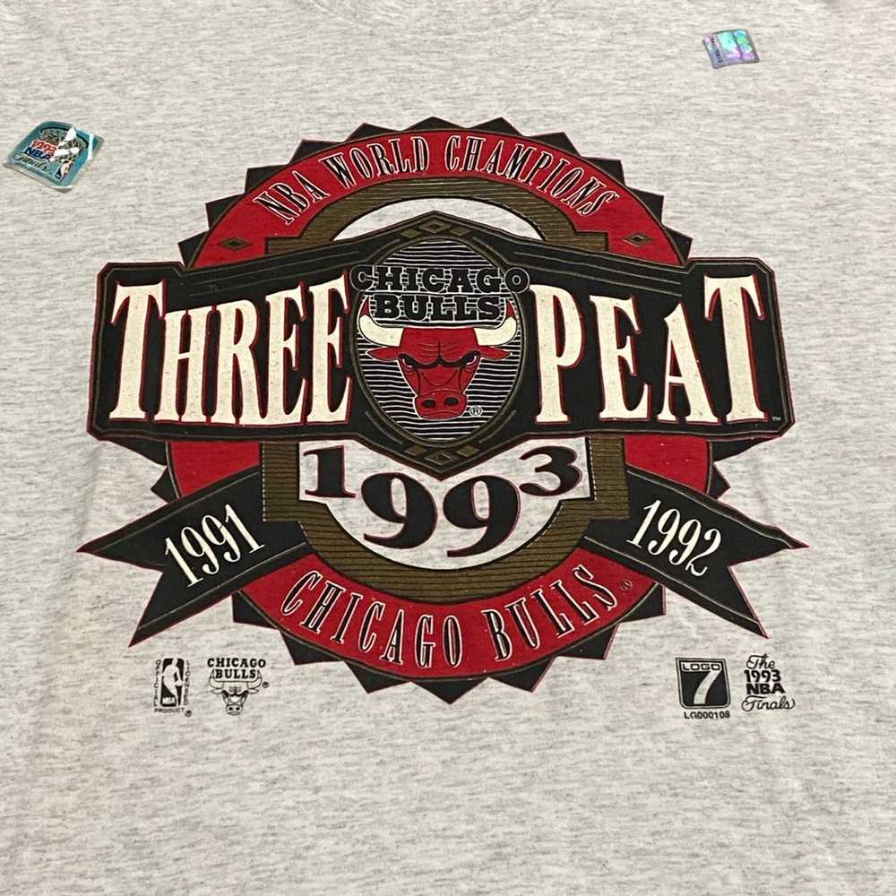 1993 Chicago Bulls Three-Peat Championship Tshirt… - image 2