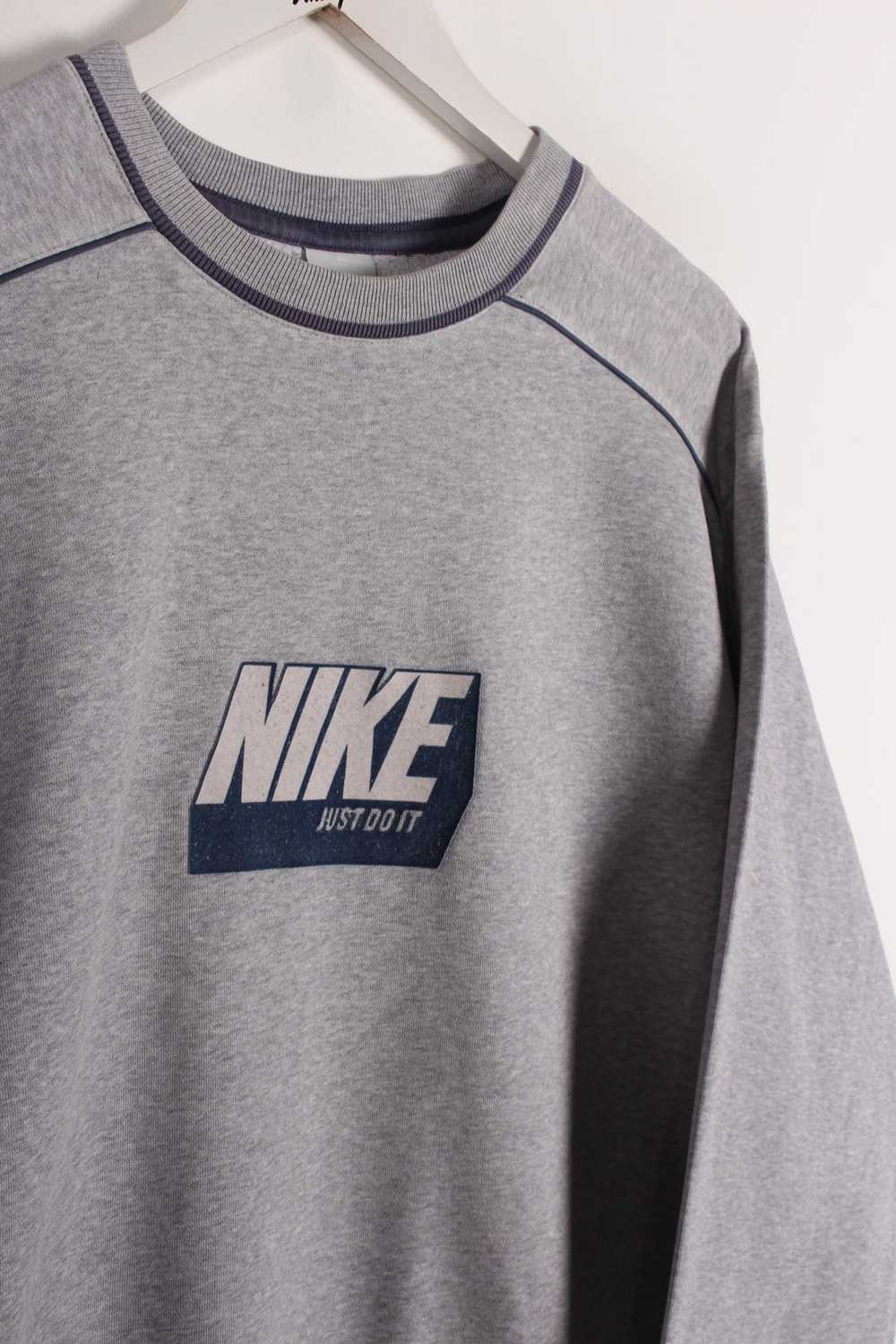 00's Nike Sweatshirt Large - image 2