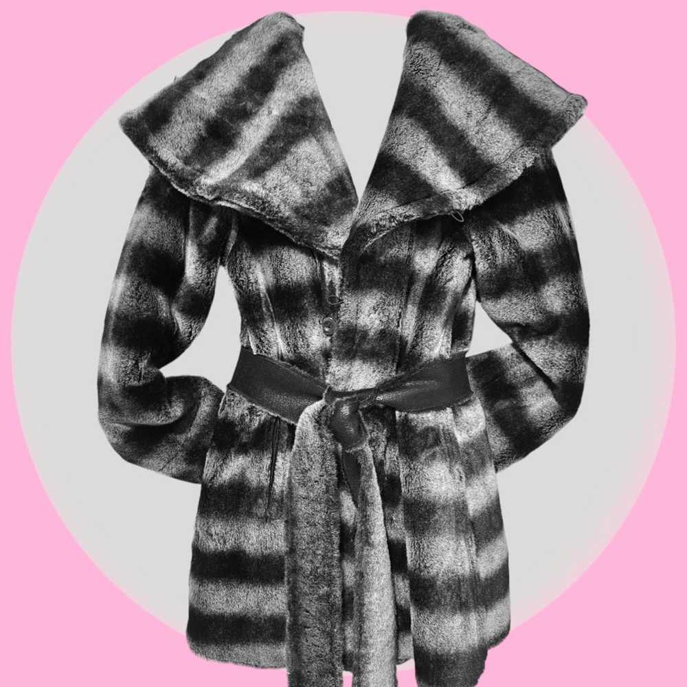 Luxury Faux Fur/Leather Reversible Shawl Collar w… - image 2