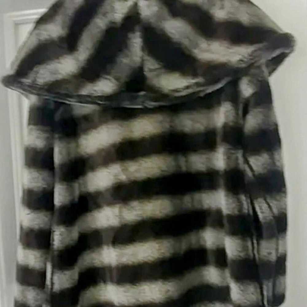 Luxury Faux Fur/Leather Reversible Shawl Collar w… - image 8