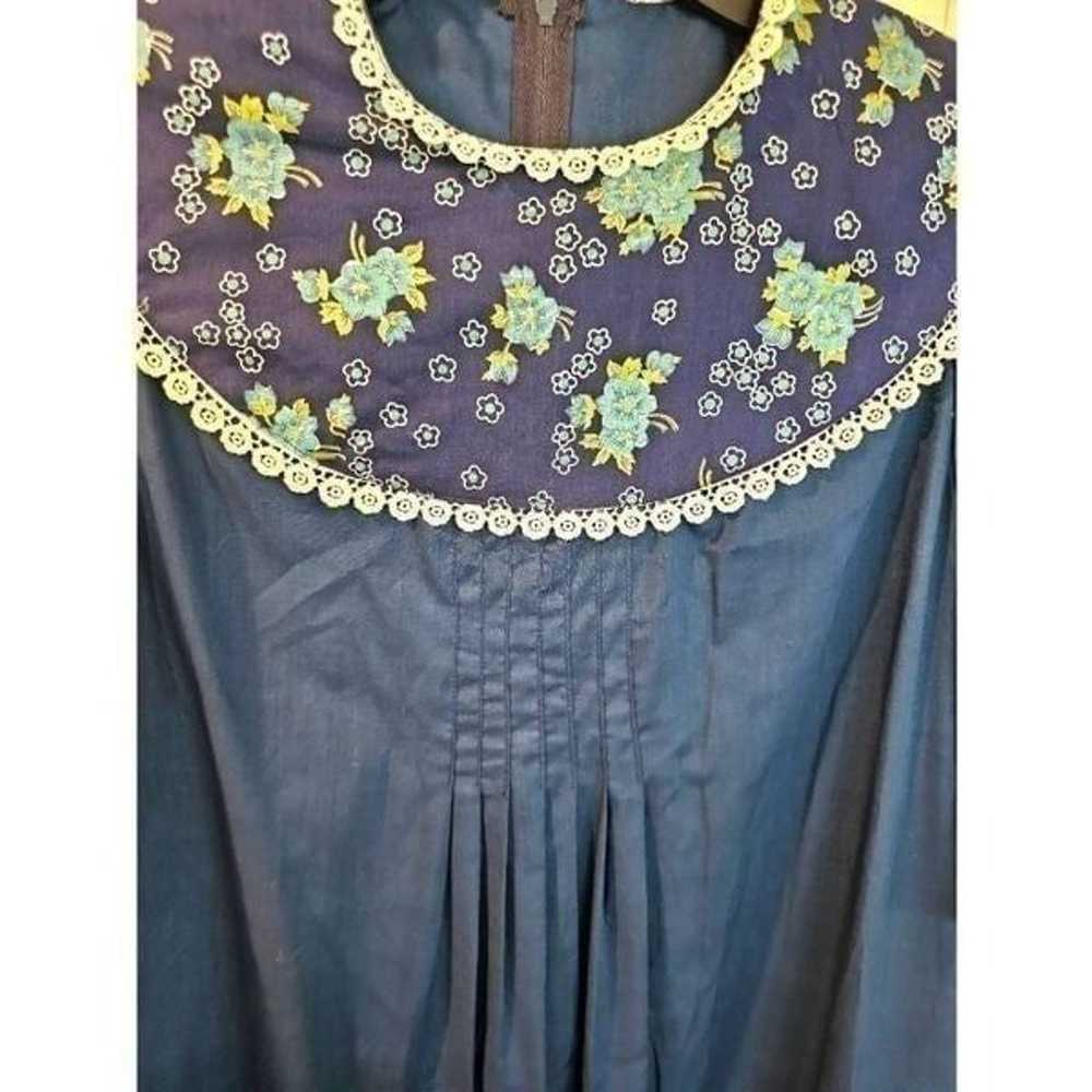 Vintage Blue Dress with Floral & Lace Trim - image 4