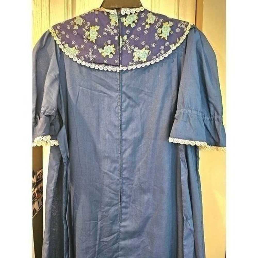 Vintage Blue Dress with Floral & Lace Trim - image 5