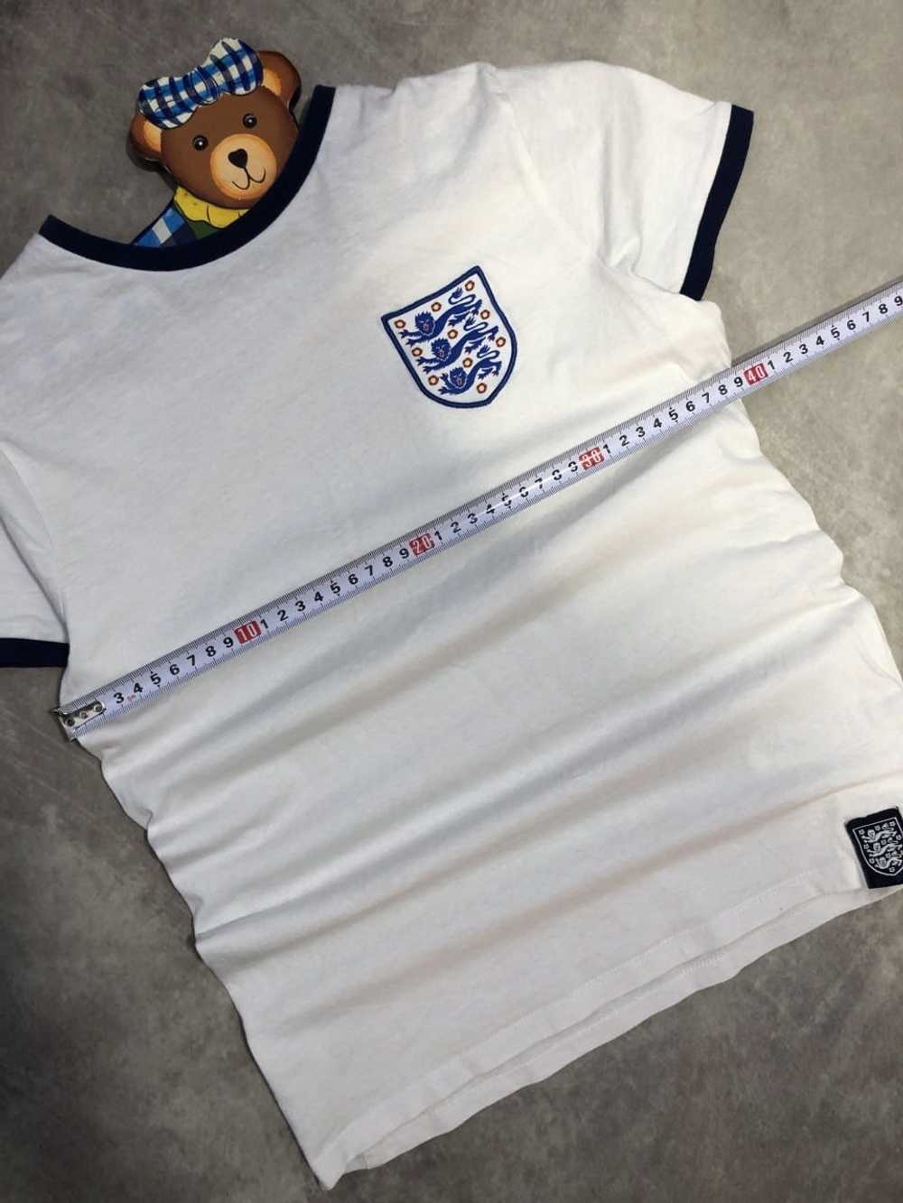 Soccer Jersey × Streetwear × Vintage T-shirt Engl… - image 10