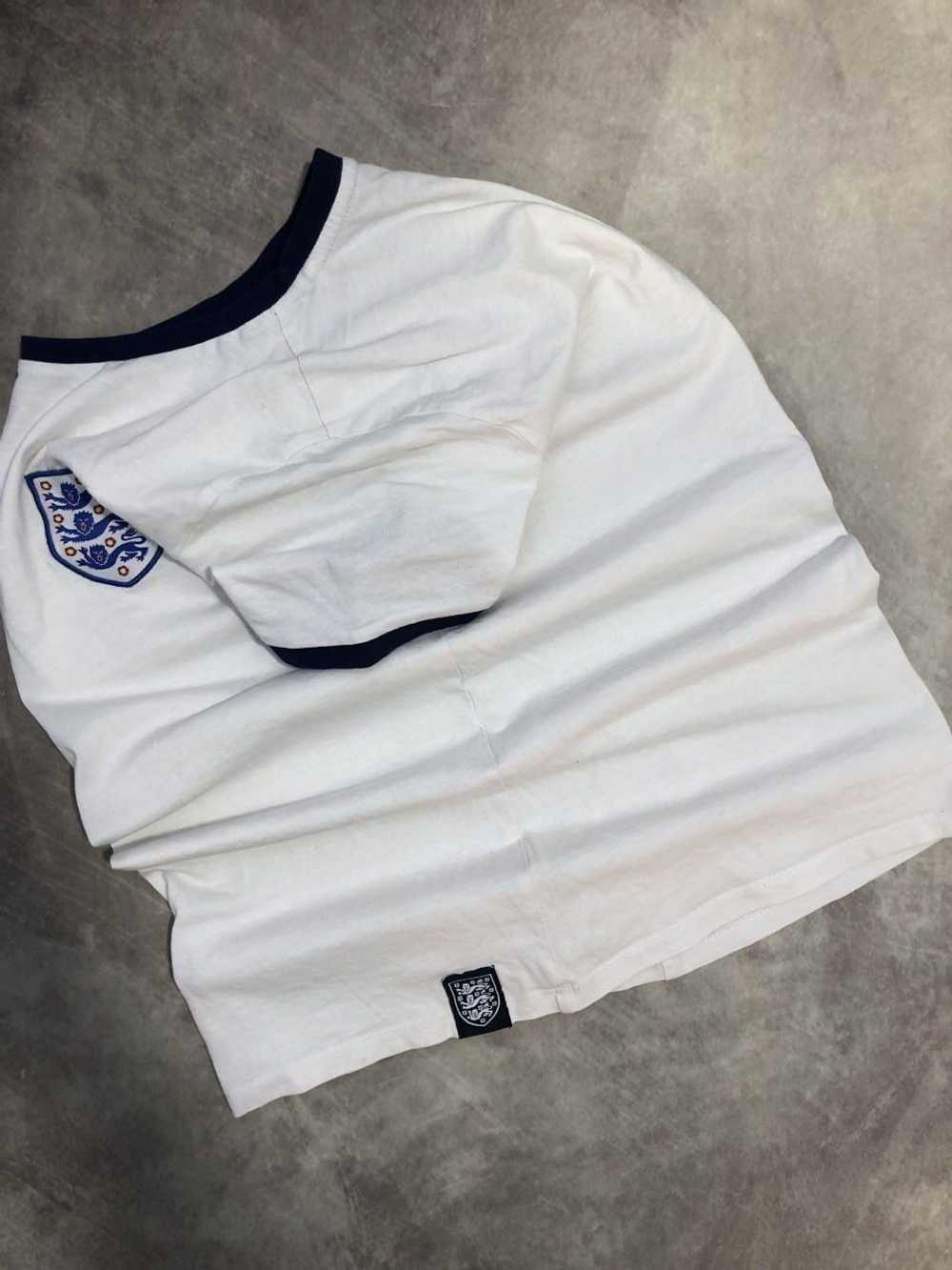 Soccer Jersey × Streetwear × Vintage T-shirt Engl… - image 7
