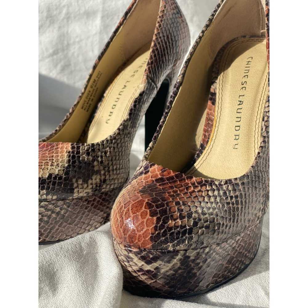 Chinese Laundry Move Over Snakeskin Pumps 6.5 Wom… - image 12