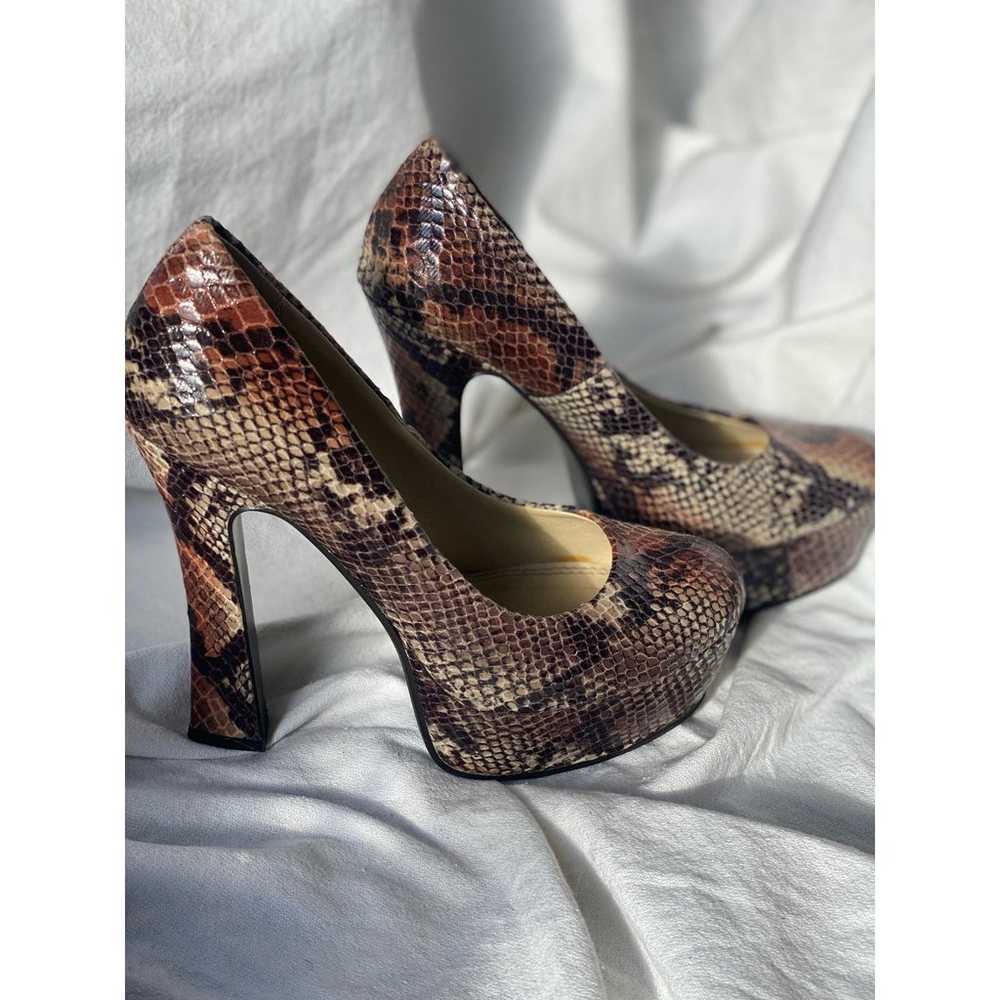 Chinese Laundry Move Over Snakeskin Pumps 6.5 Wom… - image 4