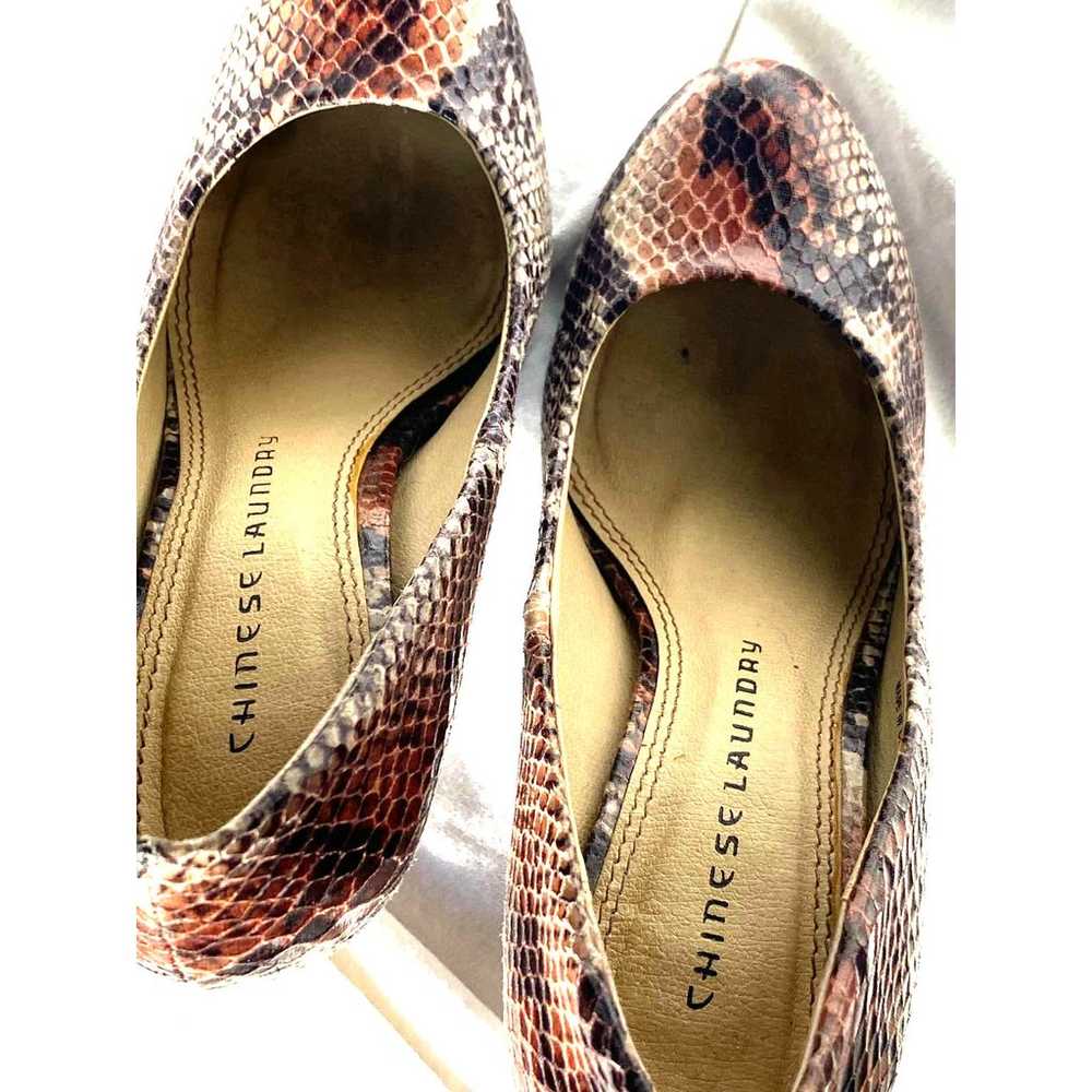 Chinese Laundry Move Over Snakeskin Pumps 6.5 Wom… - image 6