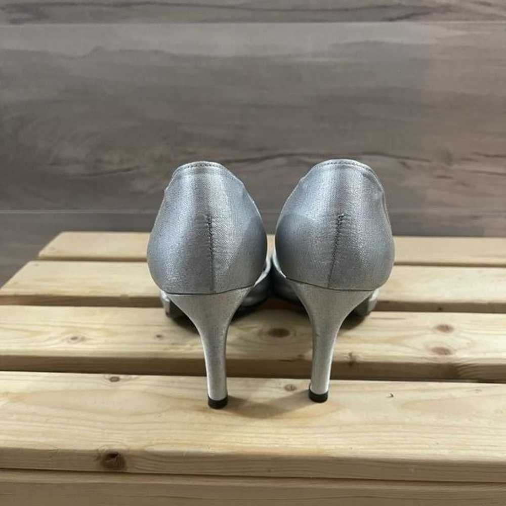 Stuart Weitzman Silver Metallic 3 Inch Heels Size… - image 4