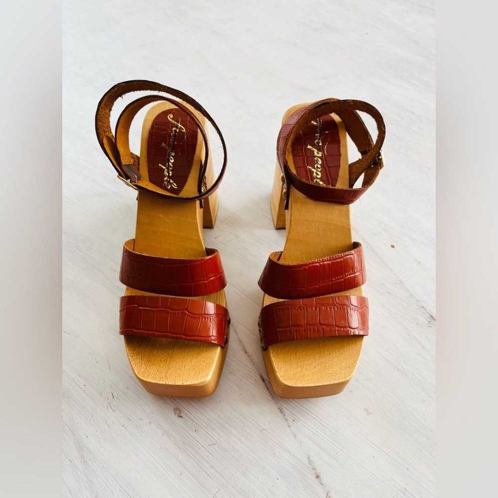 Free People Mallory Clogs in Luggage Size 39 NWOT… - image 2