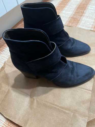 Coclico Oju Bootie Navy Suede-hard to find