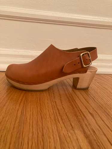 Bryr Suzie Closed Toe Mid Heel in Whiskey Leather