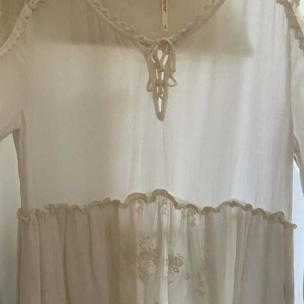 White blouse with lace detail - image 2