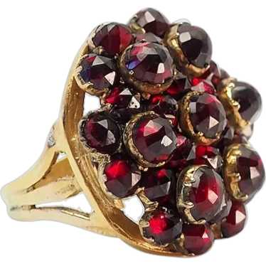 Antique large 9kt yellow gold and red garnets ring