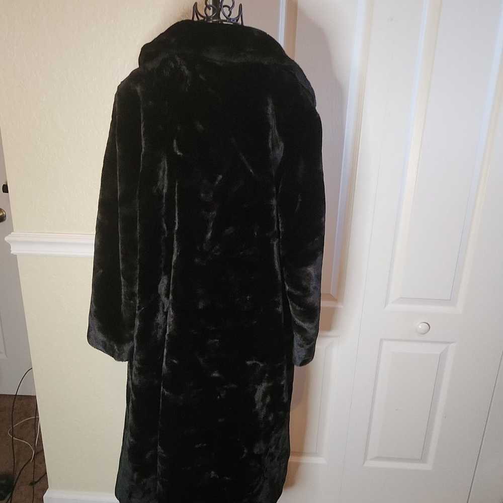 Borgazia Faux Fur coat size M/L - image 9