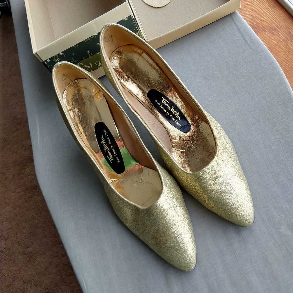 Thom McAn Gold Sparkle Pumps 2.5" heels sz 7.5 B … - image 2