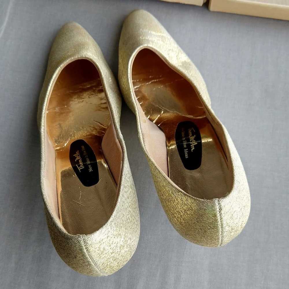 Thom McAn Gold Sparkle Pumps 2.5" heels sz 7.5 B … - image 5