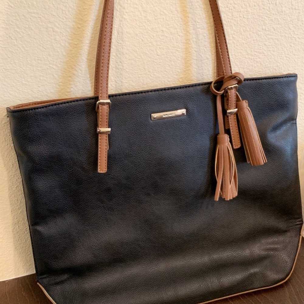 Nine West Leather Tote Bag Great Condition - image 2