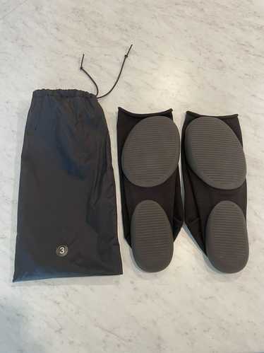 Streetwear YZY Pods Size 3 (USED ONCE)