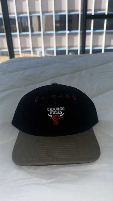 Twins Enterprise Inc. Vintage Chicago Bulls Strapb