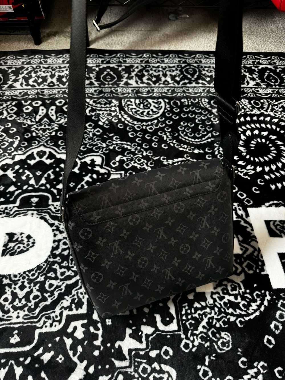 Louis Vuitton Louis Vuitton District Messenger Bag - image 3