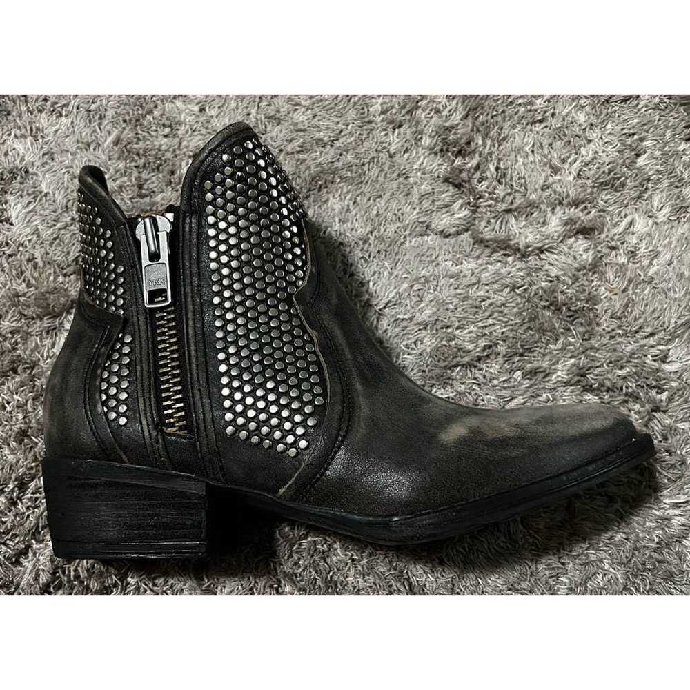 Circle G Women's Zipper and Studded Booties Round… - image 4