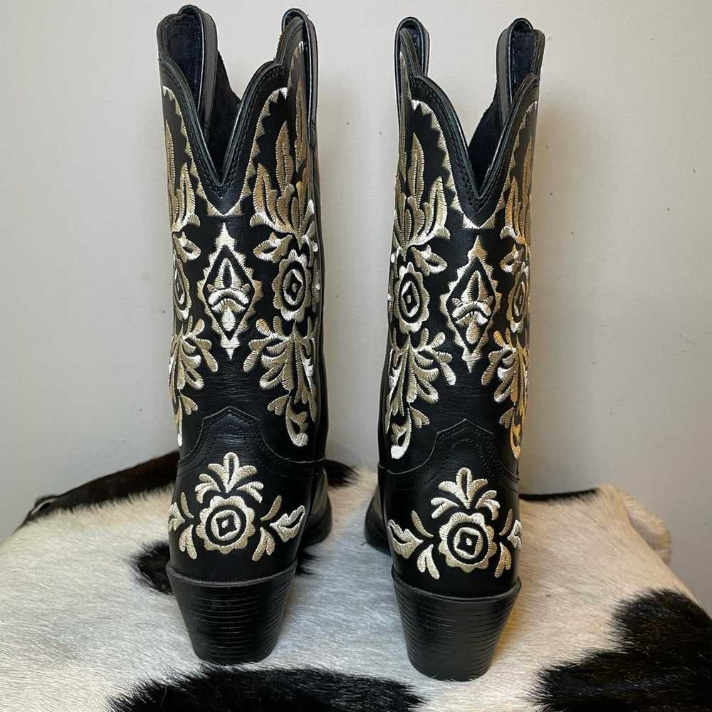 Black & white embroidered ariat boots - image 6