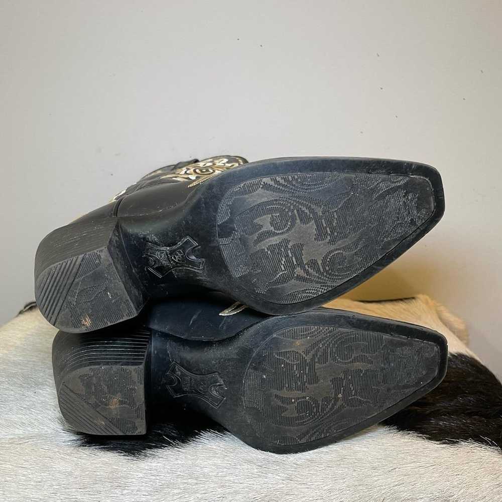 Black & white embroidered ariat boots - image 8