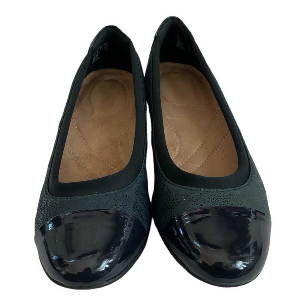 Women's Shoes CLARKS Flats Navy Blue Patent Leath… - image 2