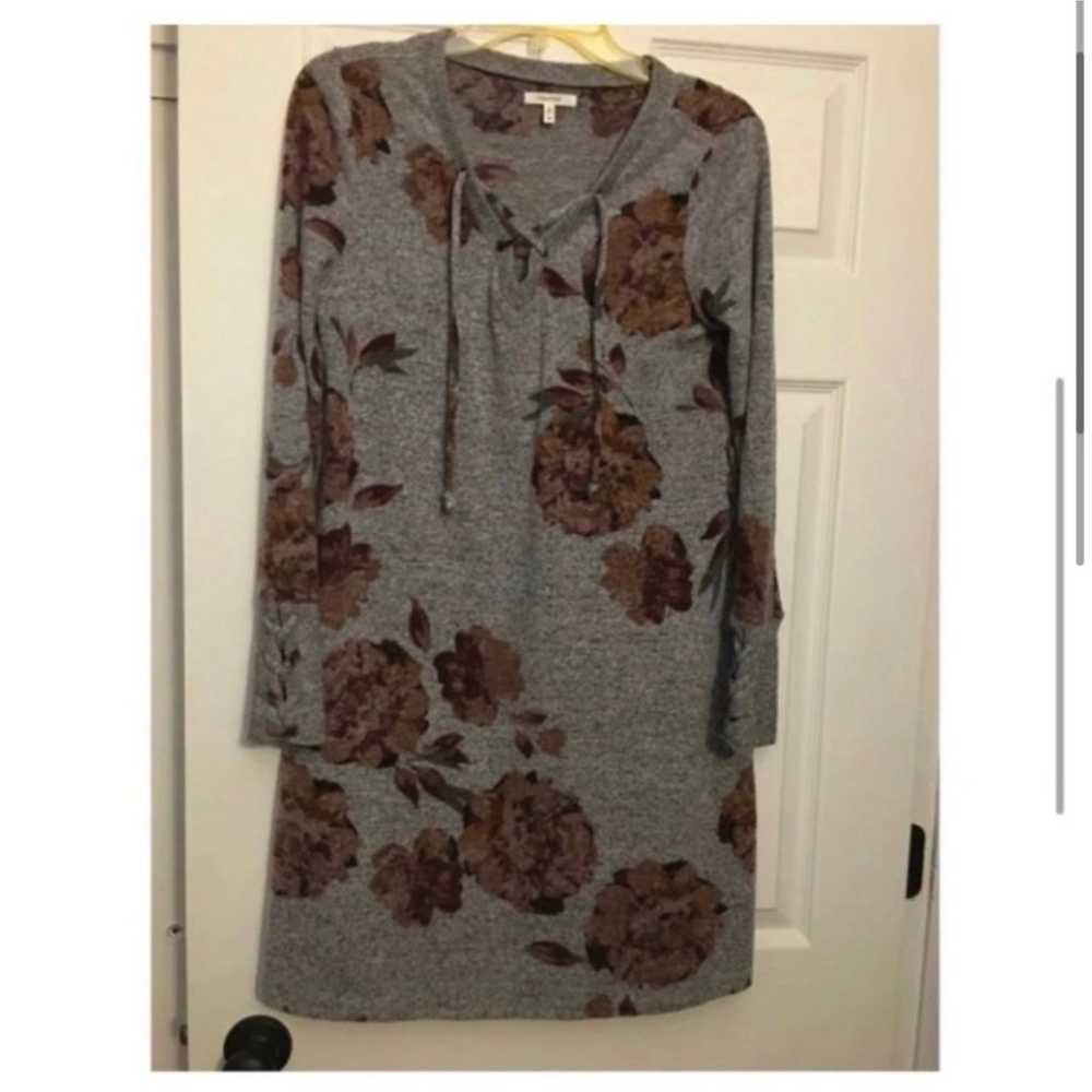 MAURICES GREY FLORAL SWEATER DRESS MEDIUM - image 4