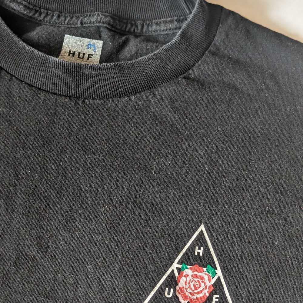 Y2K HUF Clothing Roses Solid Black T-shirt Size M… - image 3
