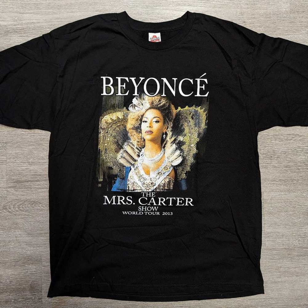 Beyonce 2013 mrs. Carter tour tshirt! - image 1