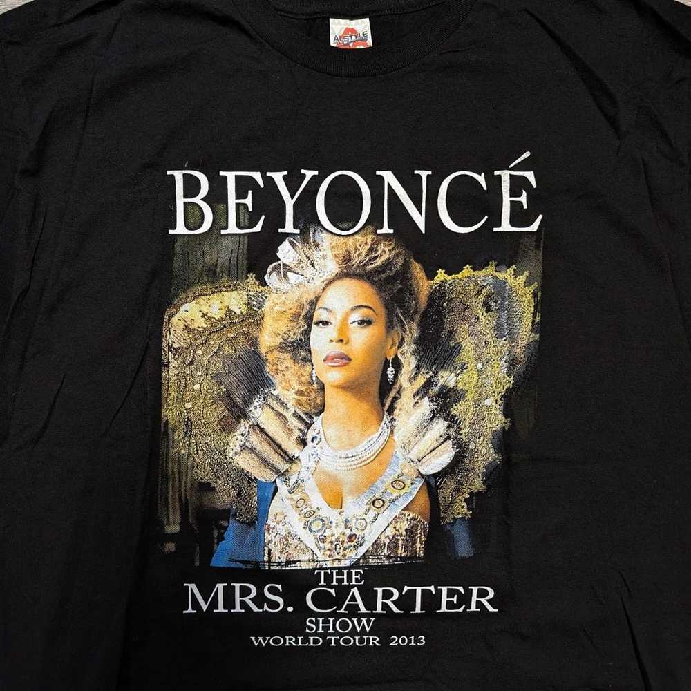 Beyonce 2013 mrs. Carter tour tshirt! - image 2
