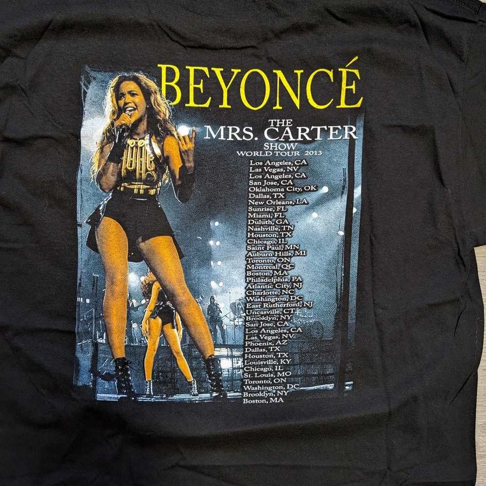 Beyonce 2013 mrs. Carter tour tshirt! - image 3