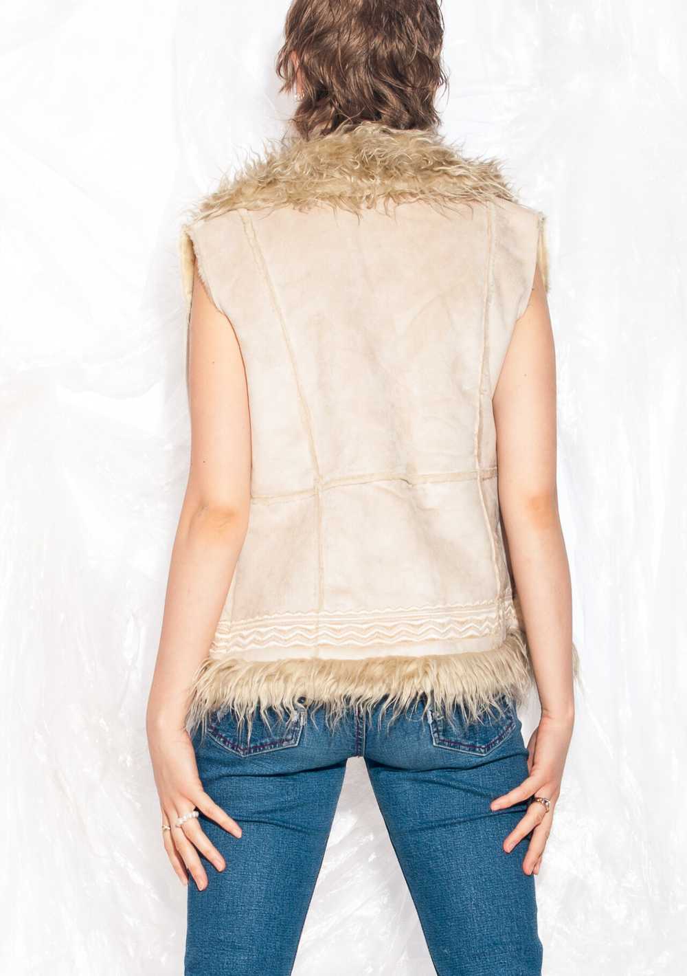 Vintage Y2K Faux Shearling Vest in Beige Faux Fur… - image 2