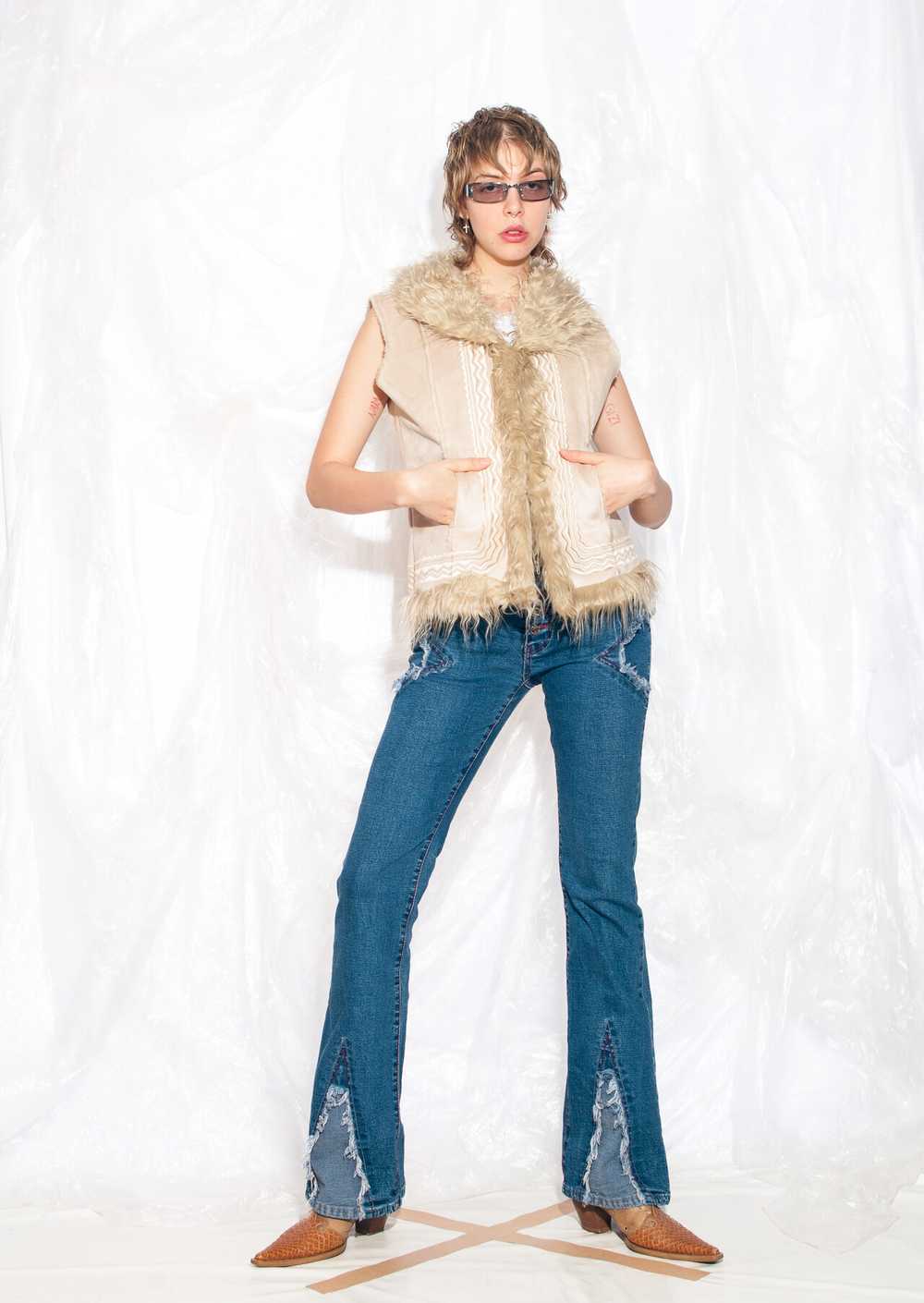 Vintage Y2K Faux Shearling Vest in Beige Faux Fur… - image 3