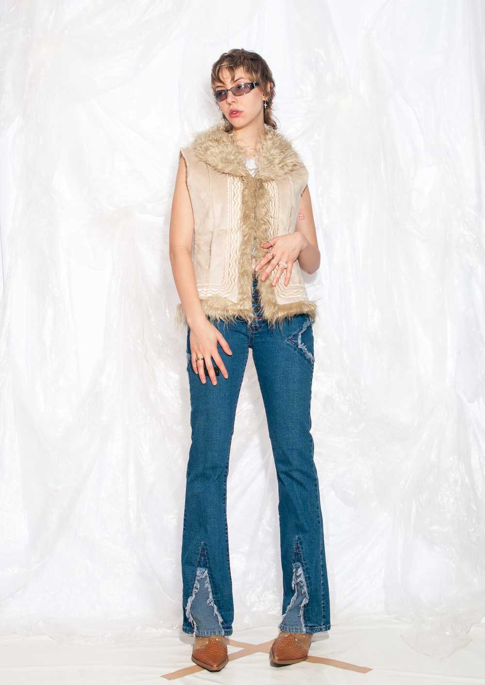 Vintage Y2K Faux Shearling Vest in Beige Faux Fur… - image 4