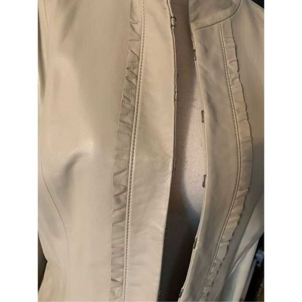 Tahari 100% leather jacket tan/cream size 10 - image 2